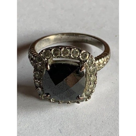 Ring Jewelry - Cocktail Ring Nice costume piece, size 7.5